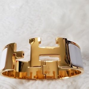 -----SOLD----- Hermes White H Clic Clac sz PM.